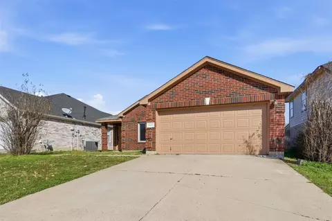 7411 Marsland Ln, Arlington, TX 76001