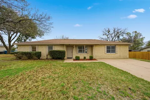 416 E Johnson St, Hewitt, TX 76643