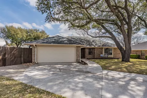 2528 Sunshine Ct, Bedford, TX 76021