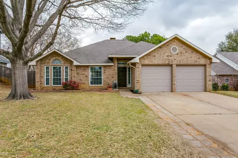 2704 Scrimshire Ct, Euless, TX 76039
