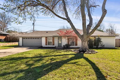 2912 Robindale Ln, Grapevine, TX 76051