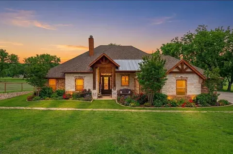 10008 Orchards Blvd, Cleburne, TX 76033