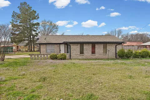 704 S Manson St, Wolfe City, TX 75496