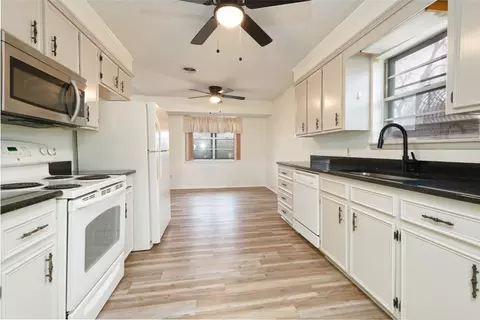 Kitchen - 4618 Bruce Dr, Abilene, TX 79606 photo 2 of 4