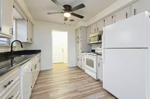 Kitchen - 4618 Bruce Dr, Abilene, TX 79606 photo 3 of 4