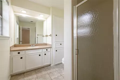 Bath - 4618 Bruce Dr, Abilene, TX 79606 photo 1 of 3