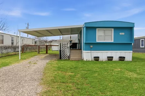 1849 Coral Rd, Pelican Bay, TX 76020