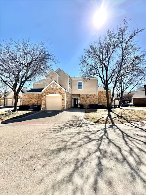 213 Cimarron Trl #1, Irving, TX 75063