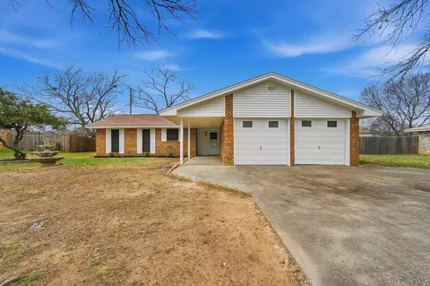 1204 Zahara St, Bowie, TX 76230