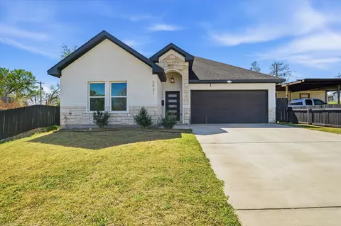 2521 NW 20th St, Fort Worth, TX 76106
