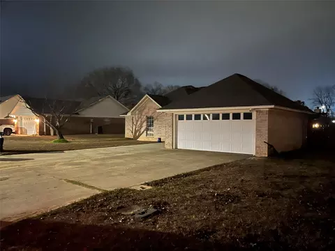 12 Lacey St, Hooks, TX 75561