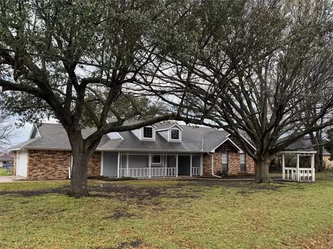 116 Ridge Crest St, Red Oak, TX 75154