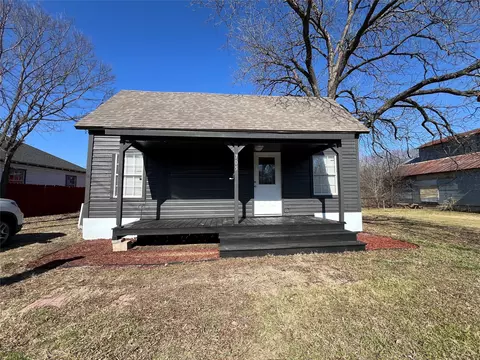 705 E 1st North St, Kaufman, TX 75142