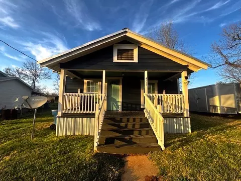 406 E Main St, Wortham, TX 76693