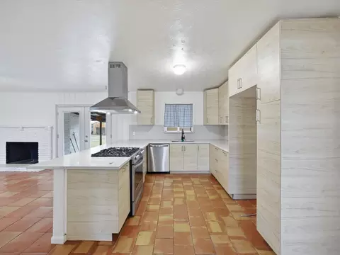 514 W Ridgewood Dr, Garland, TX 75041