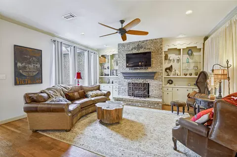 1632 Banbury Ln, Carrollton, TX 75006