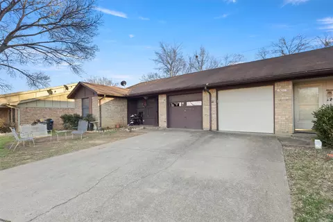 6510 Oak Forest Ct, Fort Worth, TX 76112