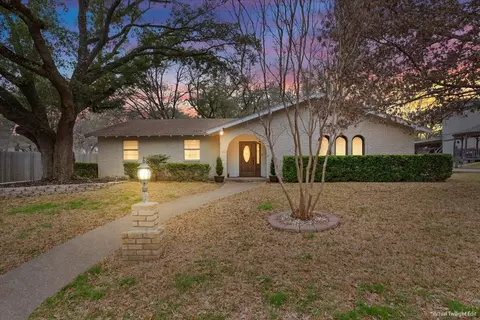 120 Wooded Crest Dr, Woodway, TX 76712