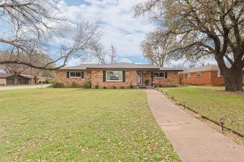 1001 Princeton Pl, Cleburne, TX 76033