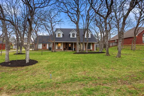 111 Hillside Dr E, Burleson, TX 76028