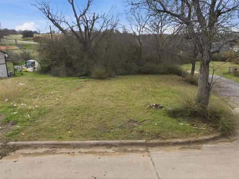 1060 E Oleander St, Fort Worth, TX 76104