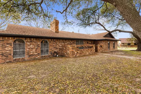 918 Saint Charles Ct, Marlin, TX 76661