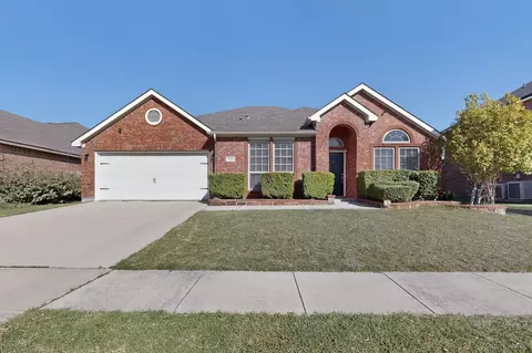 1605 Weeping Willow Ln, Arlington, TX 76002