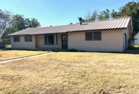 1111 N Reynolds, Throckmorton, TX 76483