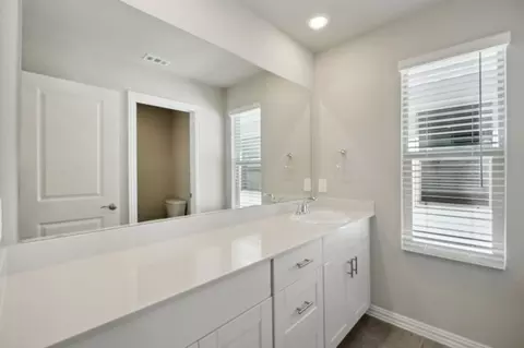 Bath - 2773 Kobuk Dr, Corinth, TX 76210 photo 2 of 5