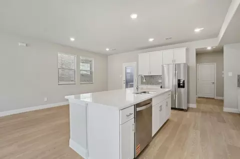 Kitchen - 2773 Kobuk Dr, Corinth, TX 76210 photo 4 of 4
