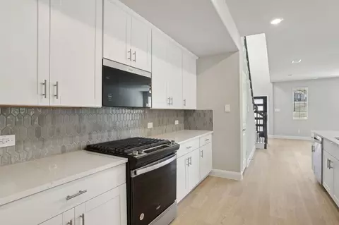 Kitchen - 2773 Kobuk Dr, Corinth, TX 76210 photo 3 of 4