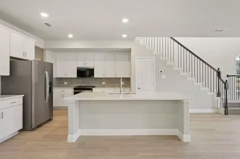 Kitchen - 2773 Kobuk Dr, Corinth, TX 76210 photo 2 of 4