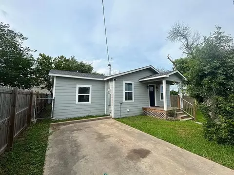 205 W 10th St, Ferris, TX 75125