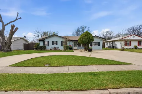 2546 W Rochelle Rd, Irving, TX 75062