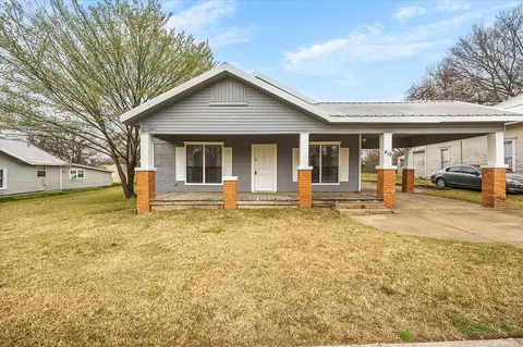 410 S Preston St, Wolfe City, TX 75496