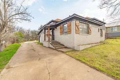 582 W College St, Stephenville, TX 76401