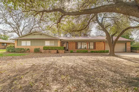 980 N Harbin Dr, Stephenville, TX 76401