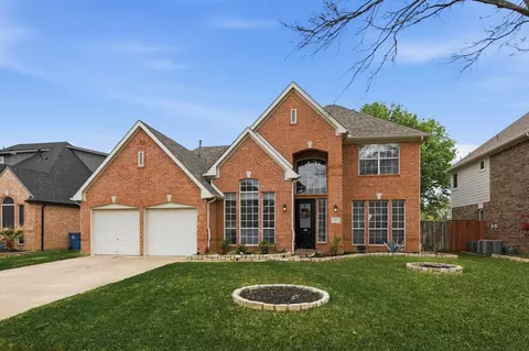 1904 N Port Ct, Grapevine, TX 76051