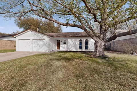 6820 Mickey Dr, Watauga, TX 76148