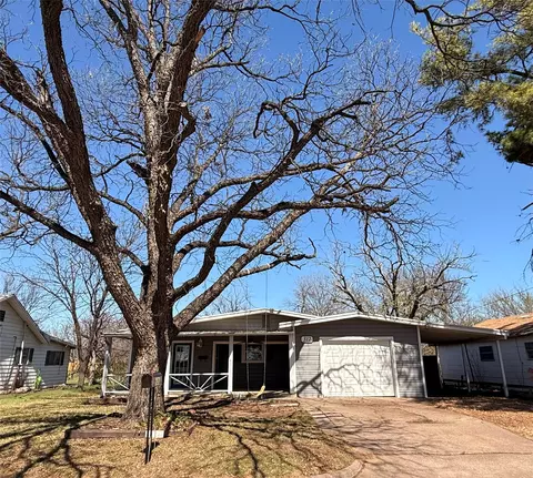 312 W Church St, Olney, TX 76374