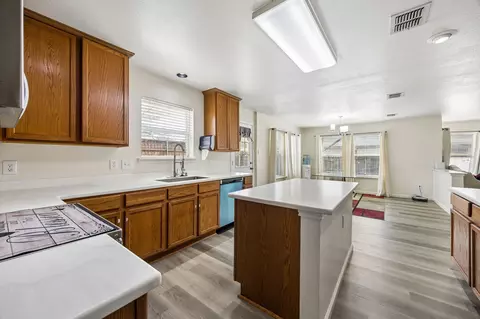 4706 Creekview Ln, Balch Springs, TX 75180