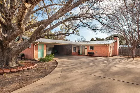 2005 S China St, Brady, TX 76825