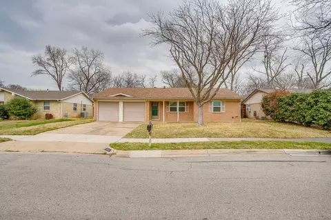 5917 Whispering Ln, Watauga, TX 76148