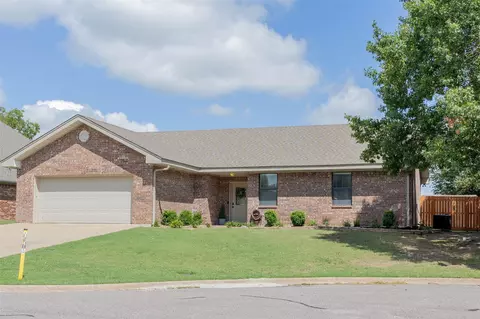 2220 N Village Dr, Bonham, TX 75418