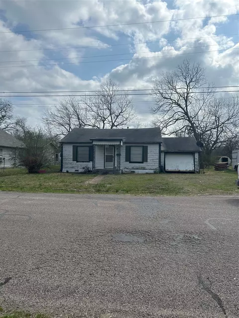 509 Allen Ave, Bonham, TX 75418