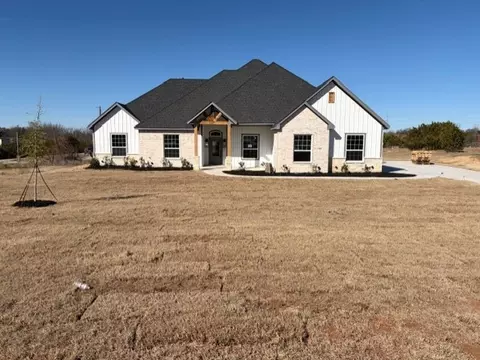 202 Coalson Xing, Azle, TX 76020