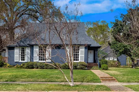 702 Elmwood St, Shreveport, LA 71104
