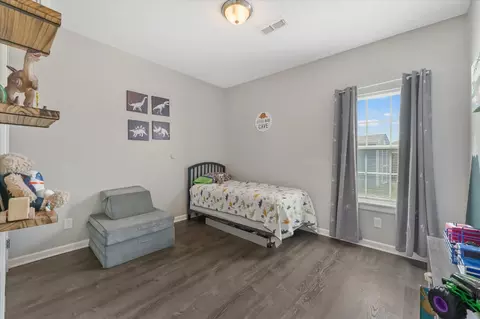 Bedroom - 102 E Willow St, Sanger, TX 76266 photo 5 of 6
