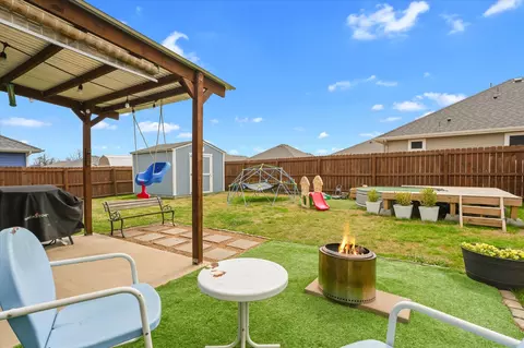 Exterior - 102 E Willow St, Sanger, TX 76266 photo 2 of 8