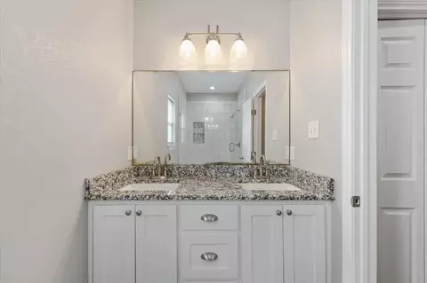 Bath - 102 E Willow St, Sanger, TX 76266 photo 2 of 3